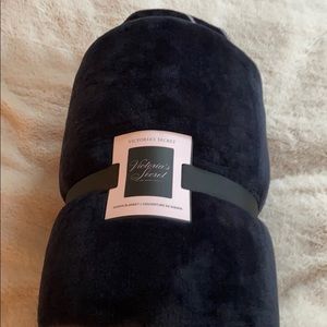 Brand new Victorias Secret blanket 💕